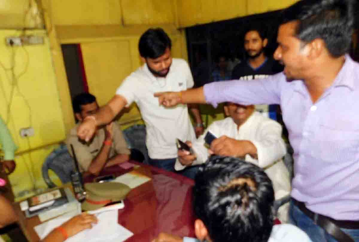 dispute between bjp leaders and police due to demanding money for food