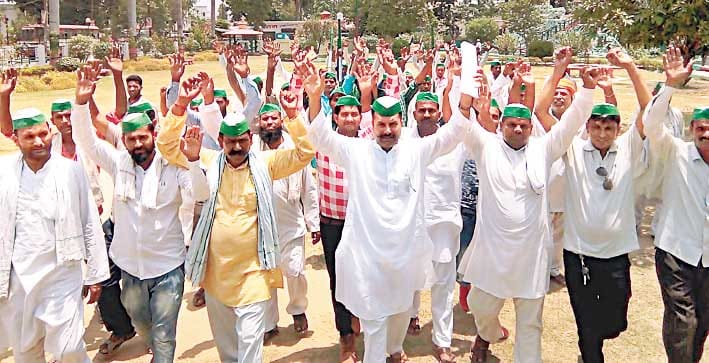 farmers demanding compelsation