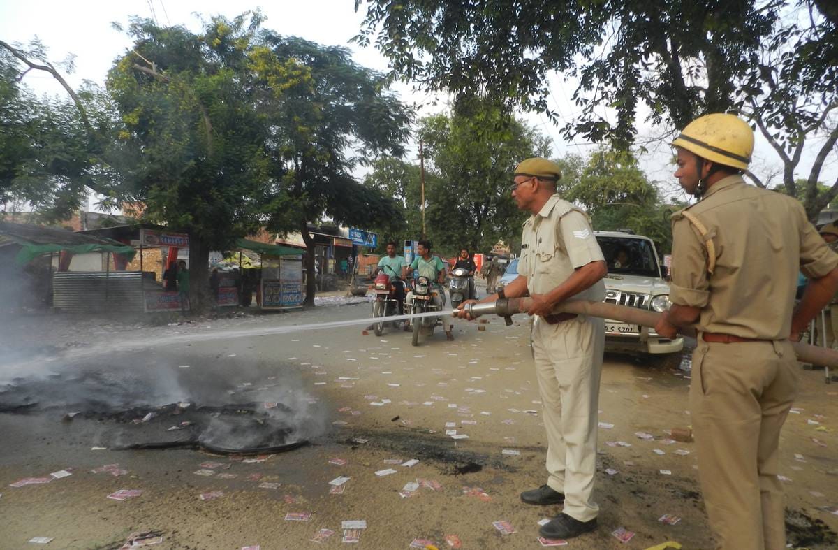 Outrage in ghazipur PG college during students assembly elections