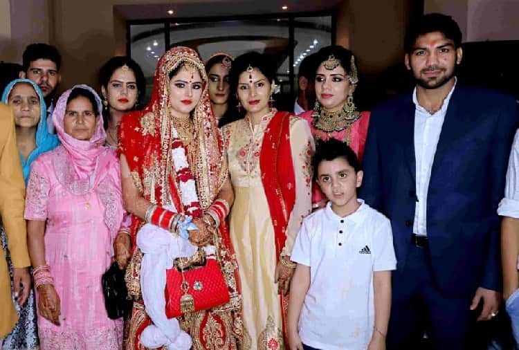 unique marriage of olympian boxer manoj kumar without dowry, engagement in rice