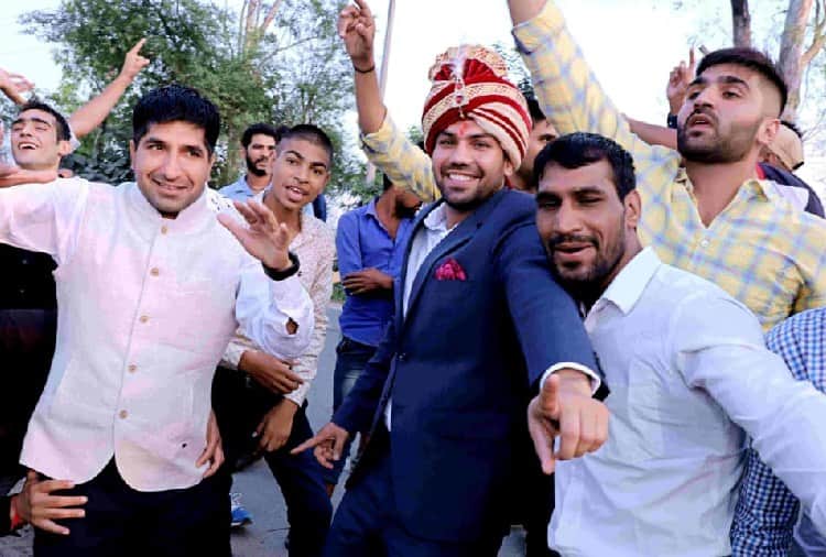 unique marriage of olympian boxer manoj kumar without dowry, engagement in rice