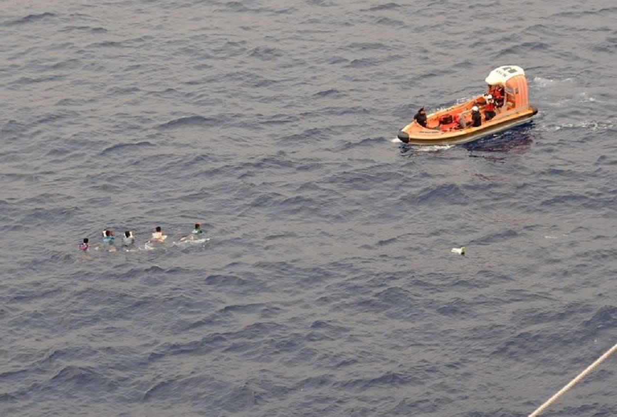 marlin fish did Boat puncture in the South China Sea, Five Filipino fishermen safe