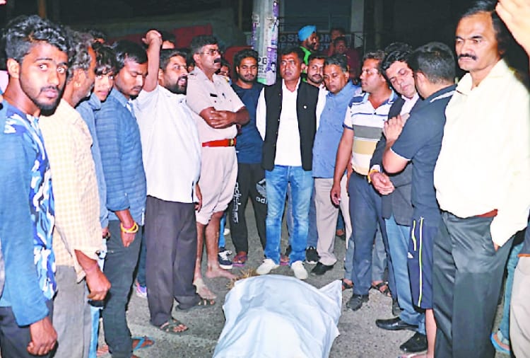 लापता युवक की लाश मिलने पर चक्का जाम