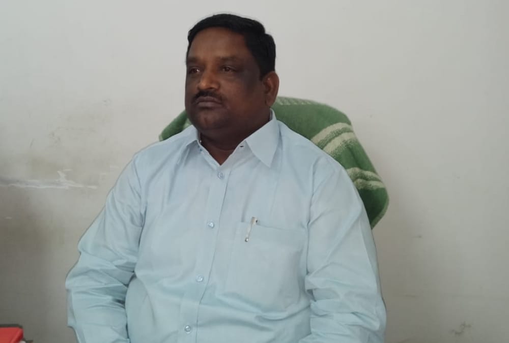 BJP MLA allegedly threaten to cms of balrampur district hospital.