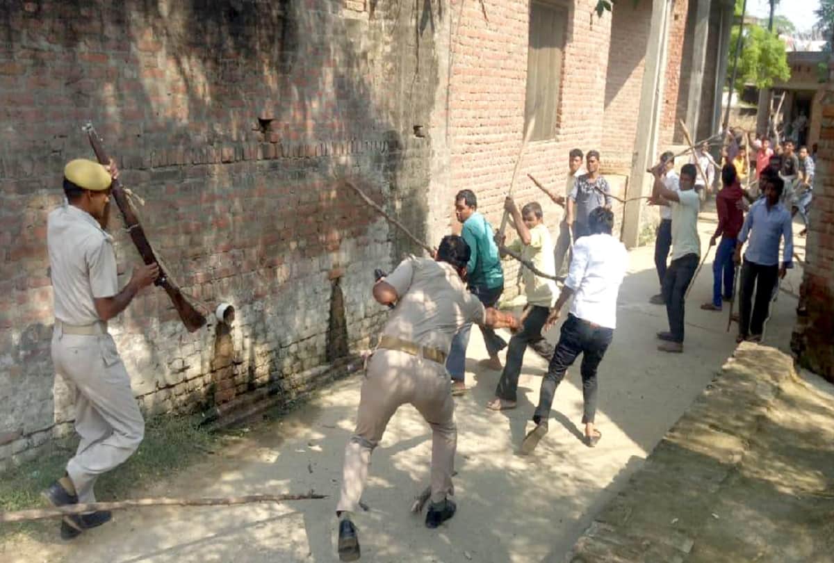 Attack on muzaffarnagar and bijnor police and injured many policemen