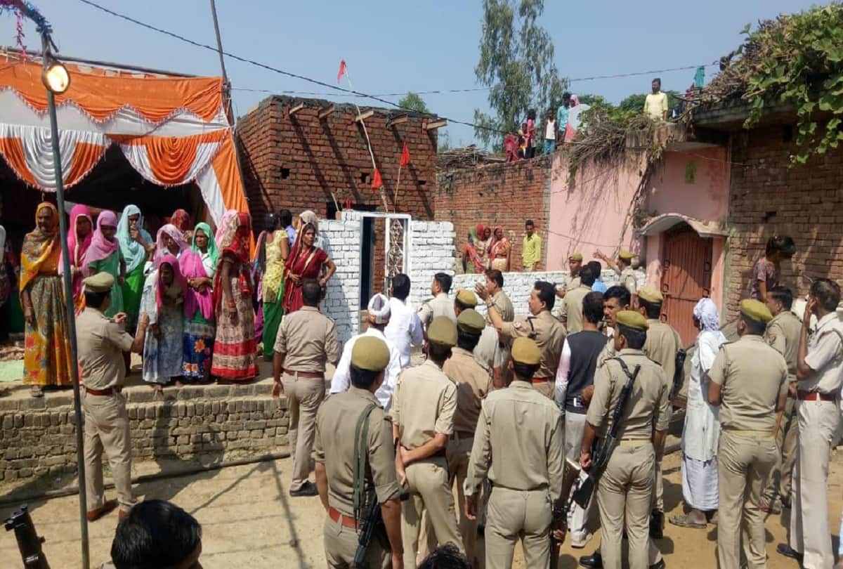 Attack on muzaffarnagar and bijnor police and injured many policemen