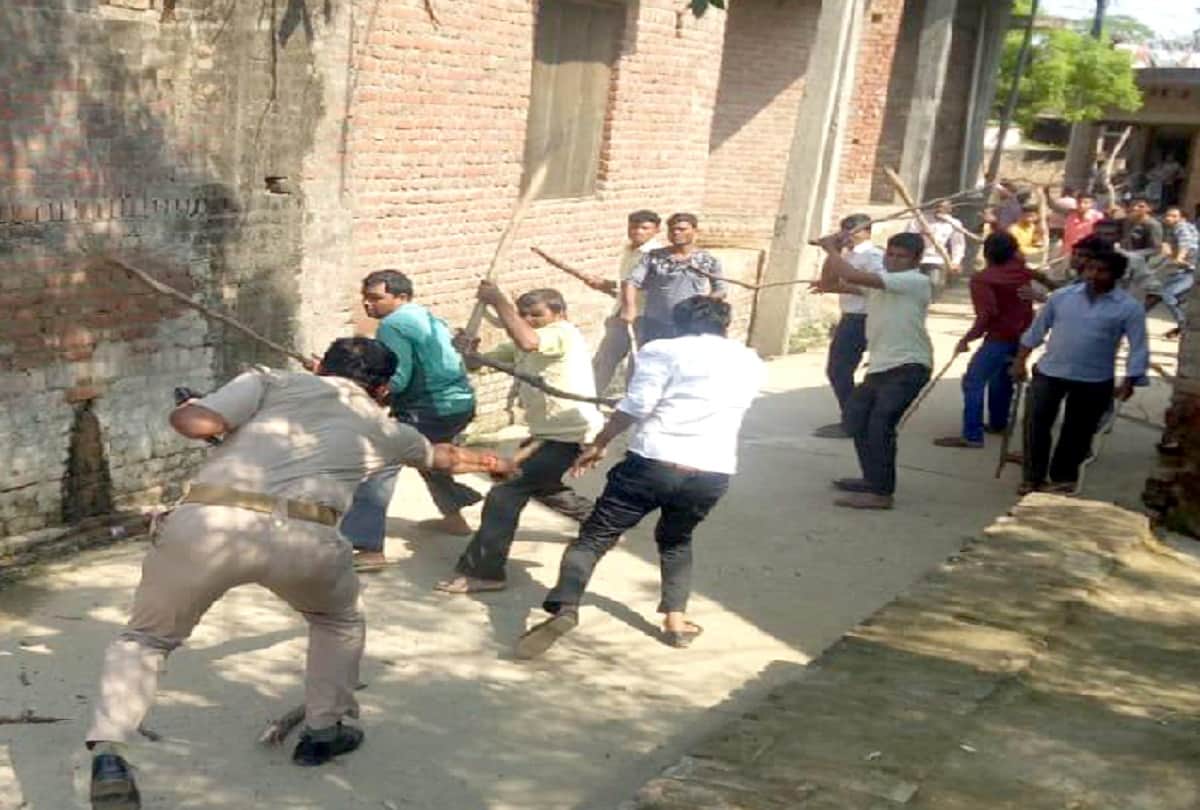 Attack on muzaffarnagar and bijnor police and injured many policemen