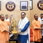 सीएम योगी से मुलाकात करते गुजरात के सीएम विजय रुपाणी