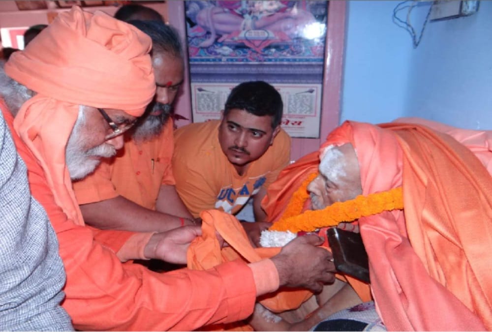 Mahant maya giri passed away in Tapkeshwar temple dehradun