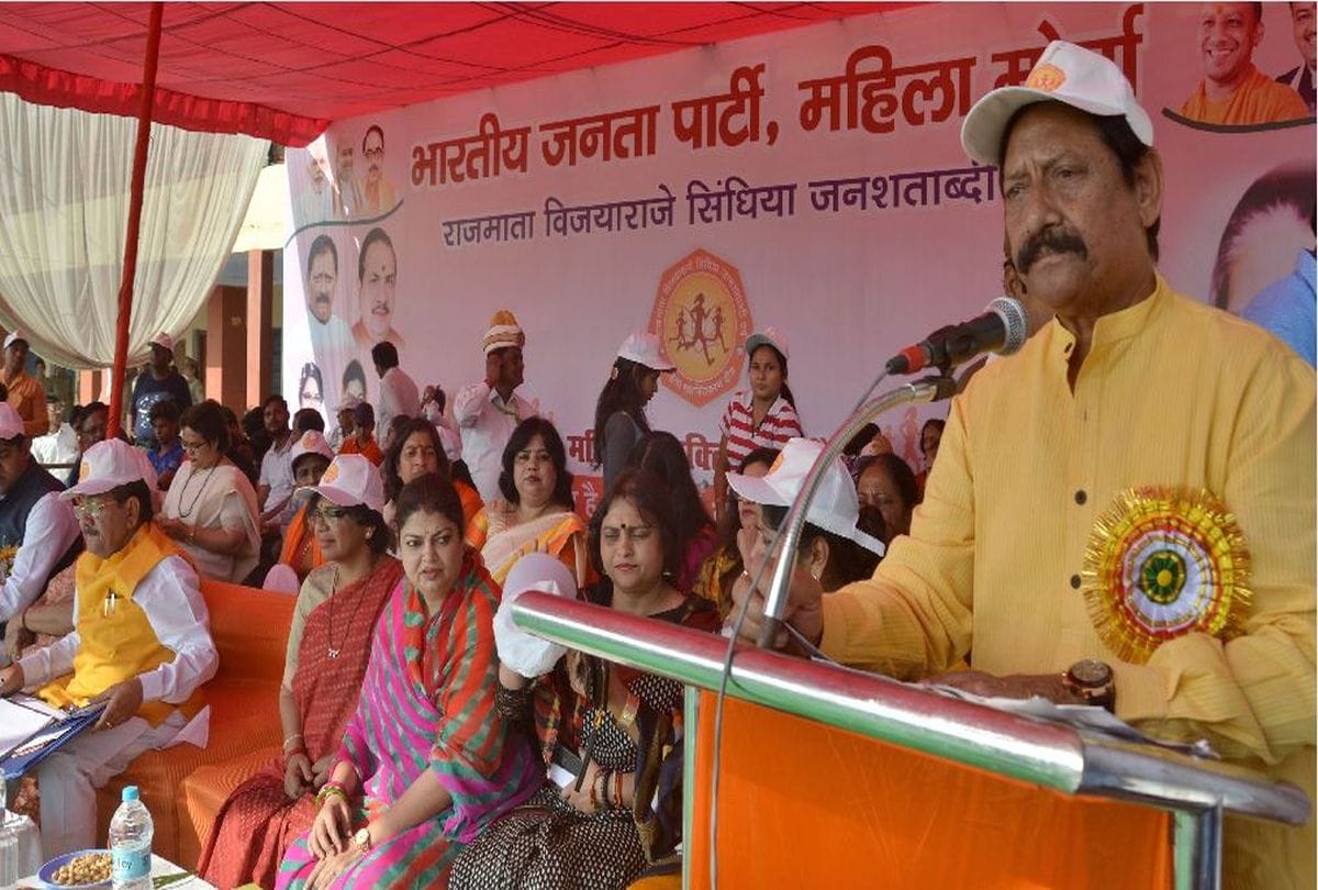 खेल मंत्री ने महिला सशक्तीकरण मैराथन को हरी झंडी दिखाकर रवाना किया