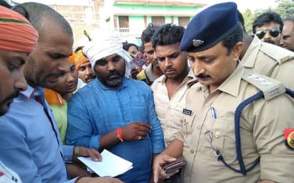 SDM driver beat student in ballia and student leader opposes this