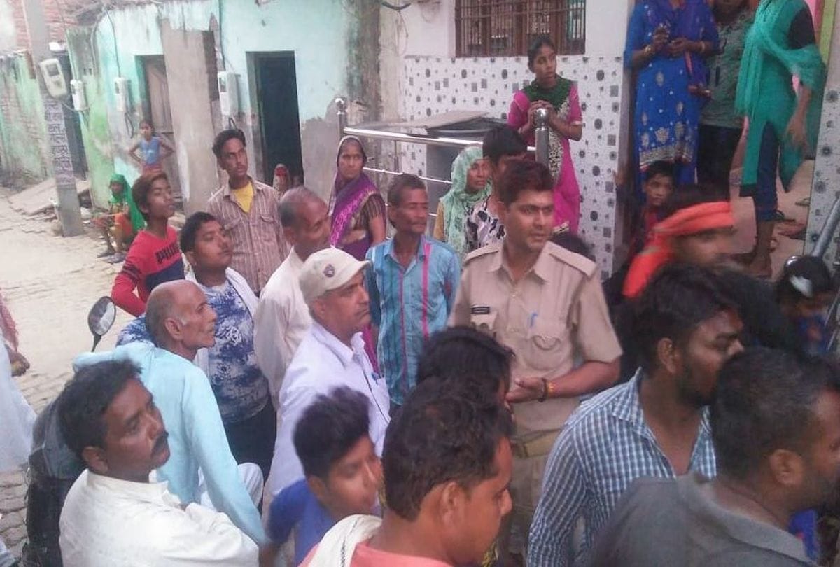 दो पक्षों में चले पत्थर, सांप्रदायिक तनाव, पुलिस तैनात, कई लोग हिरासत में