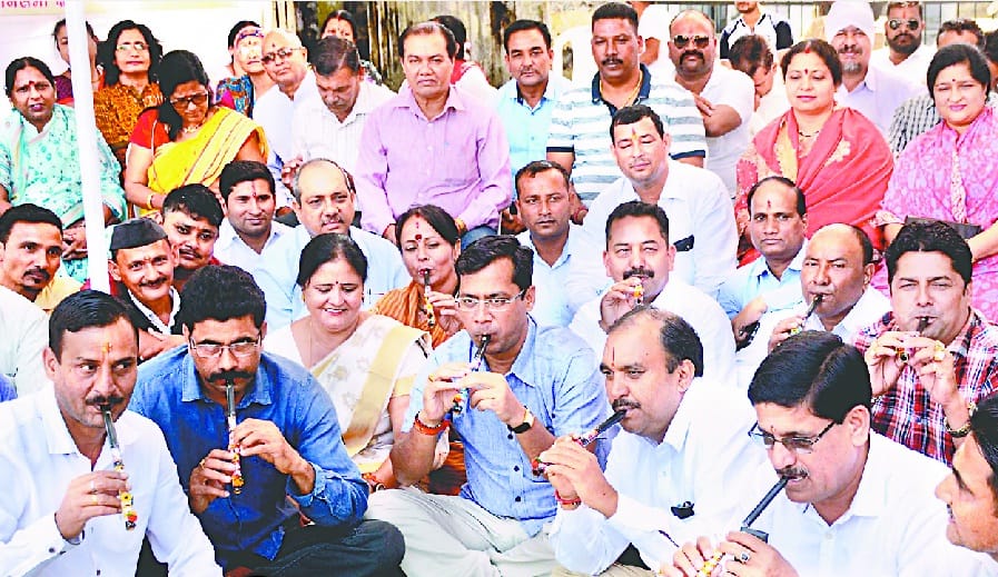 कांग्रेस शासन में स्वीकृत कार्य न होने से गुस्साए कांग्रेसी