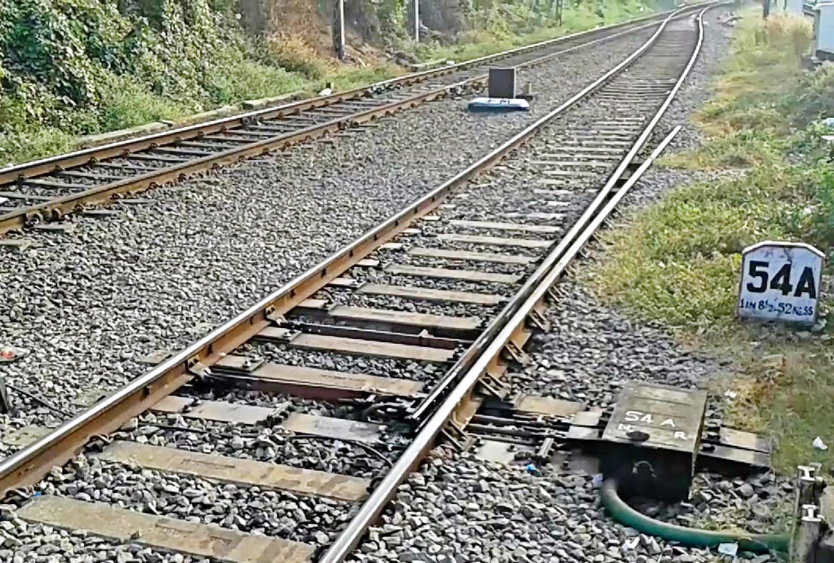 connecting Bithoor-Unnao rail track