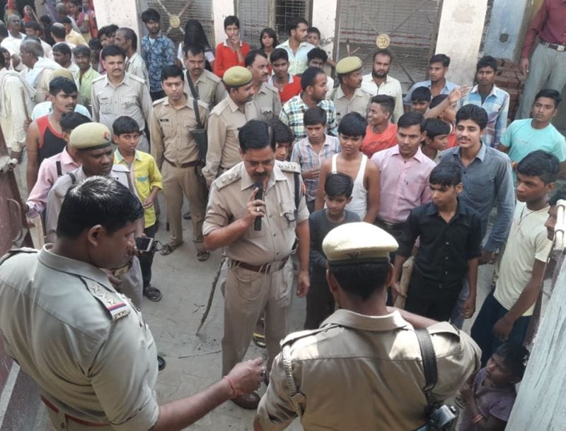 बदमाशों-ग्रामीणों के बीच जमकर हुई फायरिंग