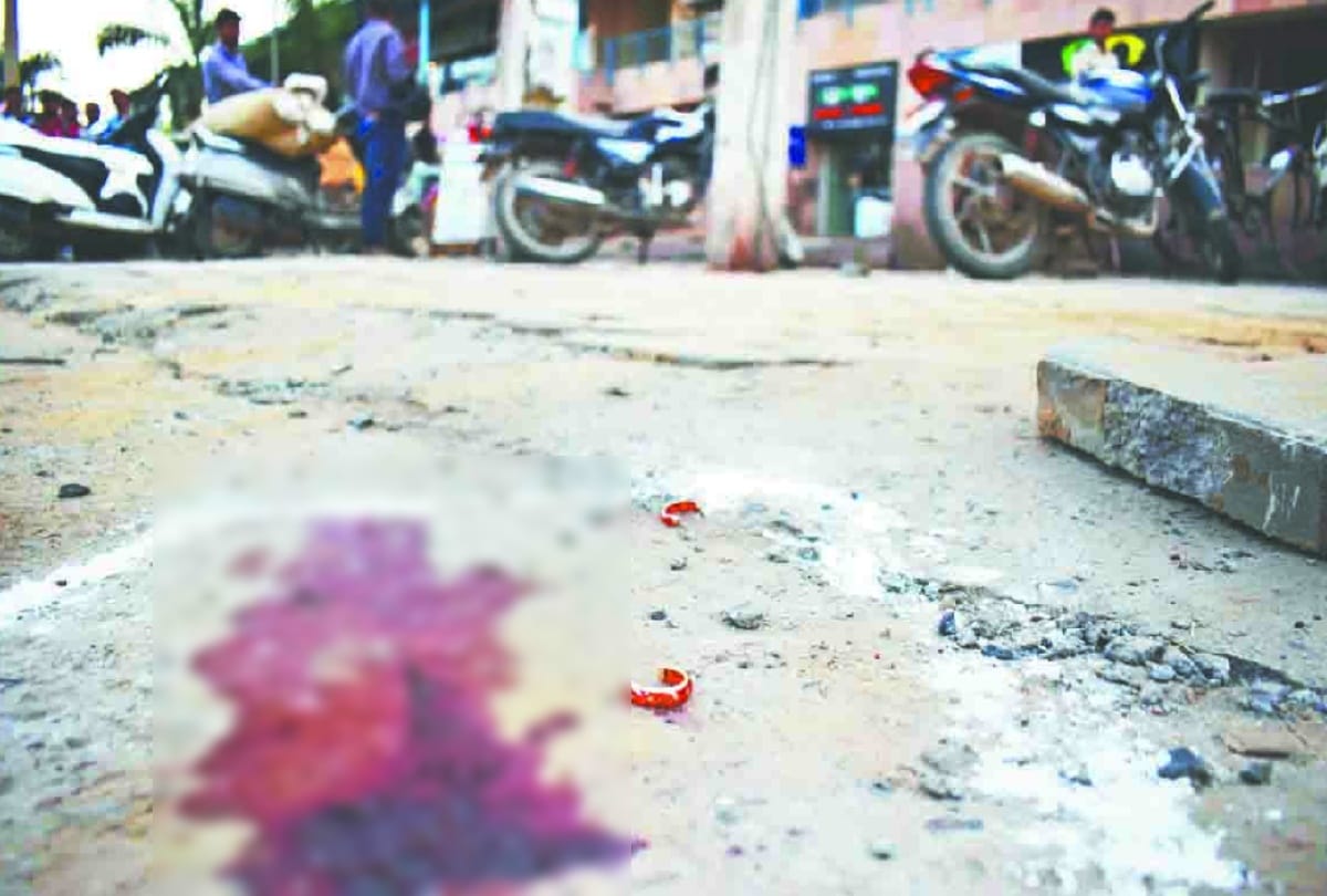 Public making Video in Gurugram Firing Case shot Judge Wife And Son