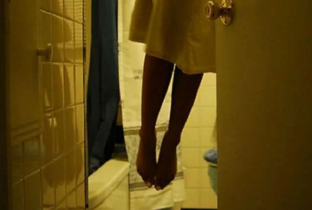 Azamgarh news: When scolded for mobile charging, the girl committed suicide by hanging