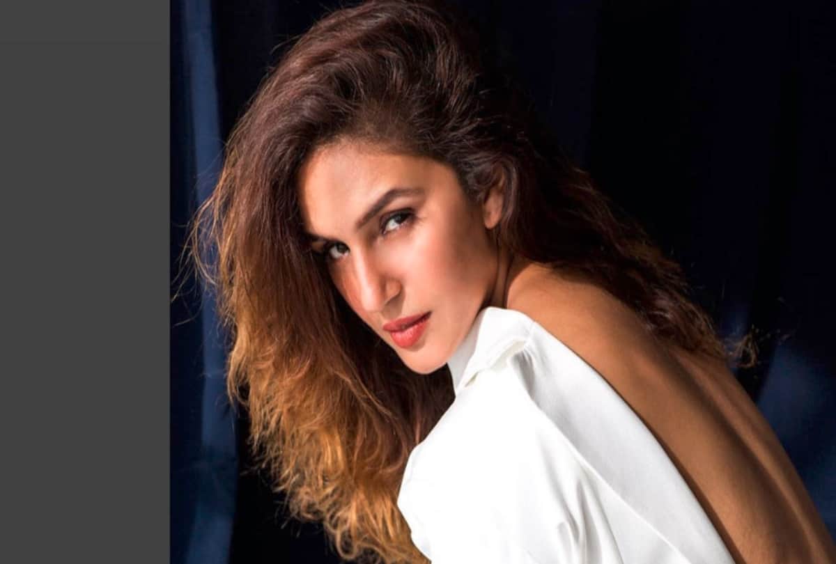 huma qureshi asked what is happening in kashmir after 370 article removal
