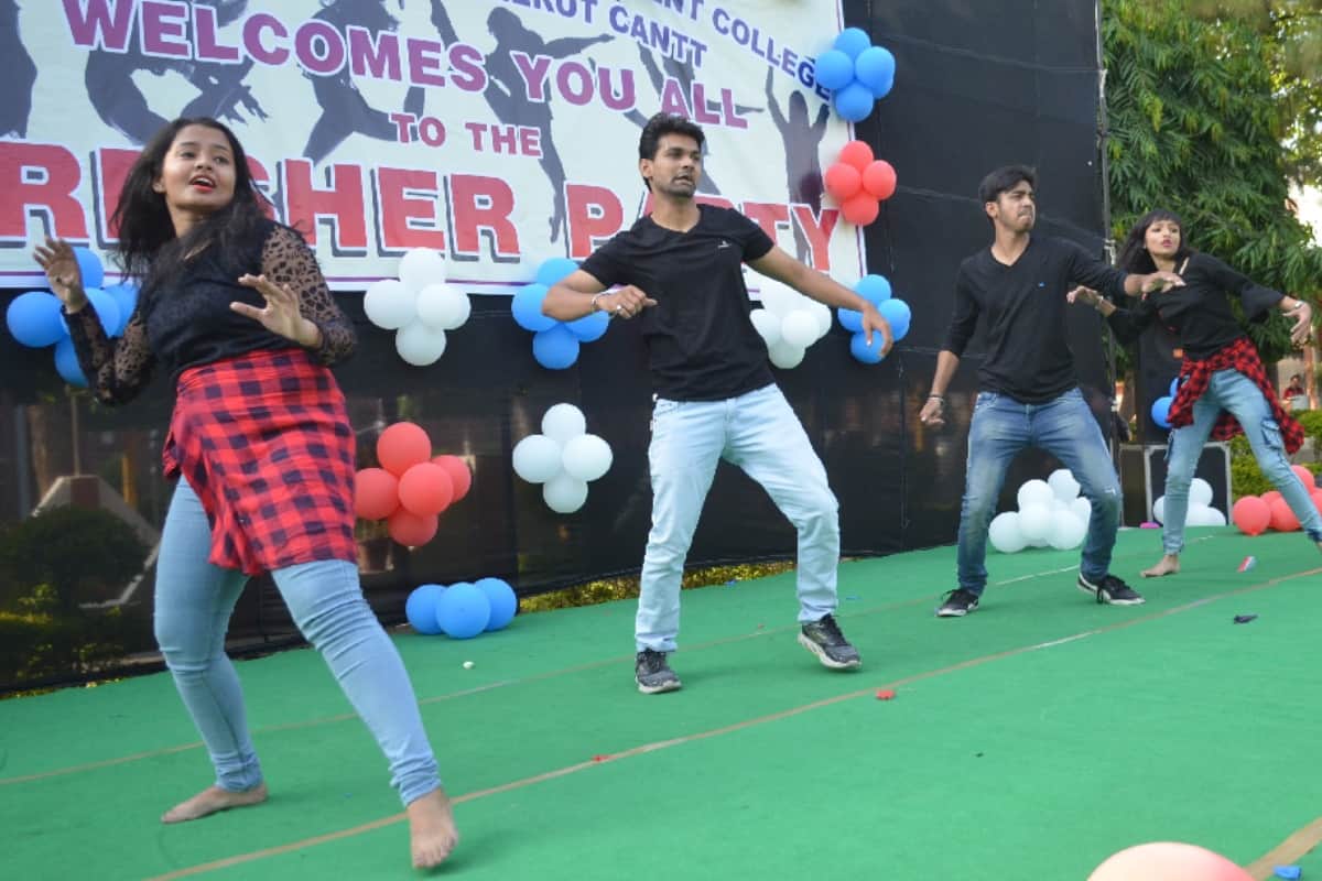 Freshers rockes with fashion and dance in IIMT meerut