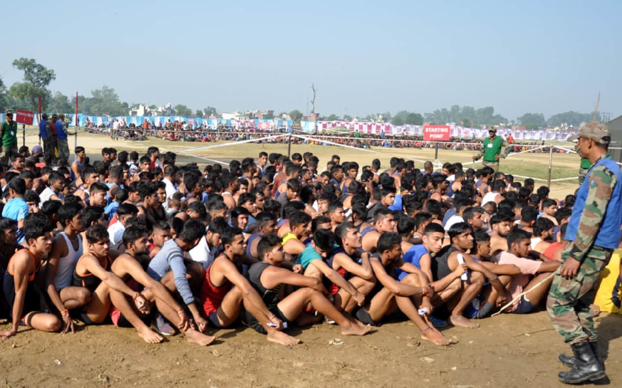 Meerut boys run the race for army recruitment several Drift down and drug rappers found in field