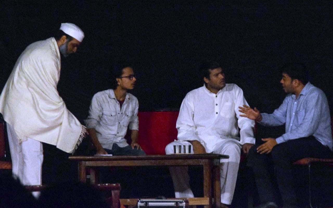 IPta Artists from Delhi and Mumbai Played various roles on stage point out social evils