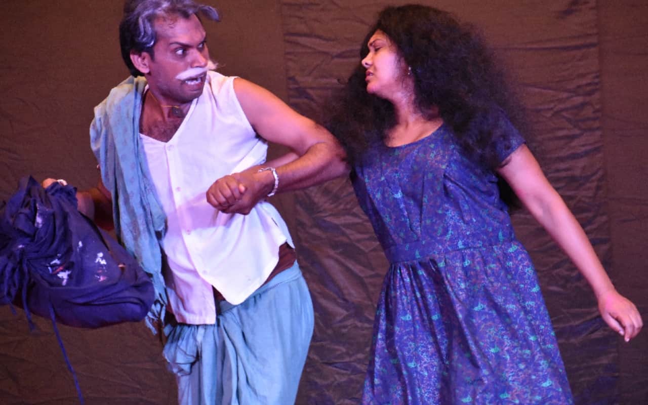 IPta Artists from Delhi and Mumbai Played various roles on stage point out social evils