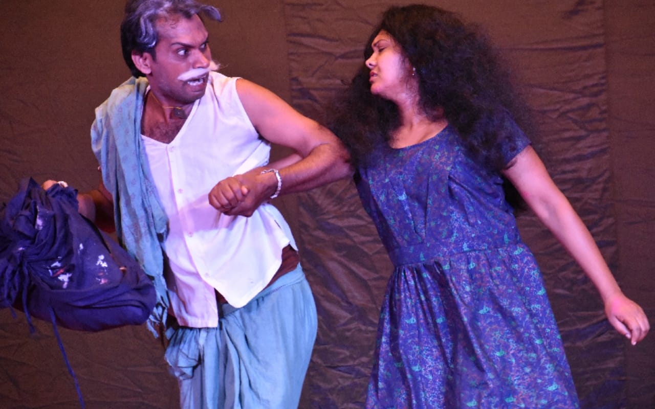 IPta Artists from Delhi and Mumbai Played various roles on stage point out social evils