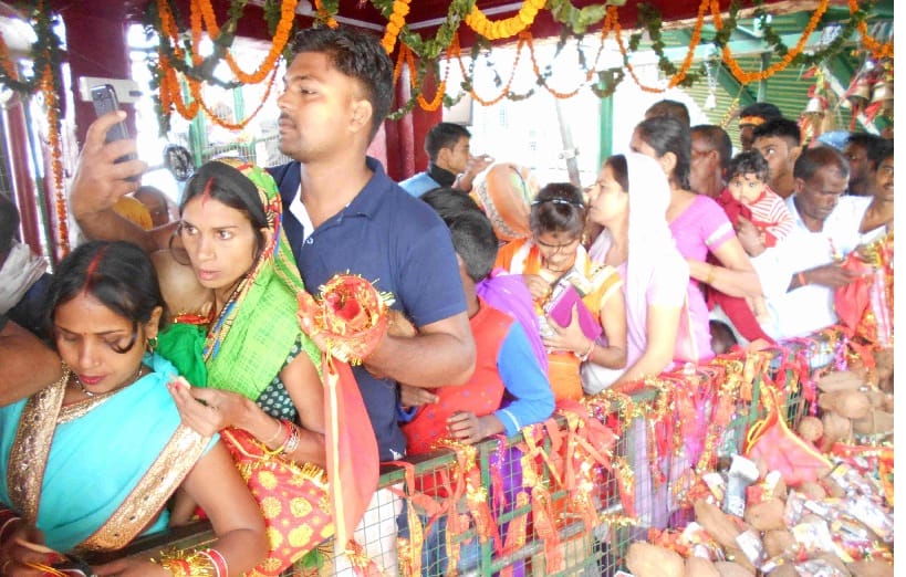 Ravan in the area with the movement of devotees in Navaratri fair