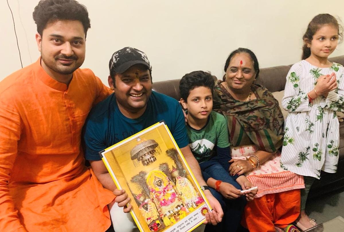 Comedy King Kapil Sharma paid obeisance in Baglamukhi Temple in kangra Himachal
