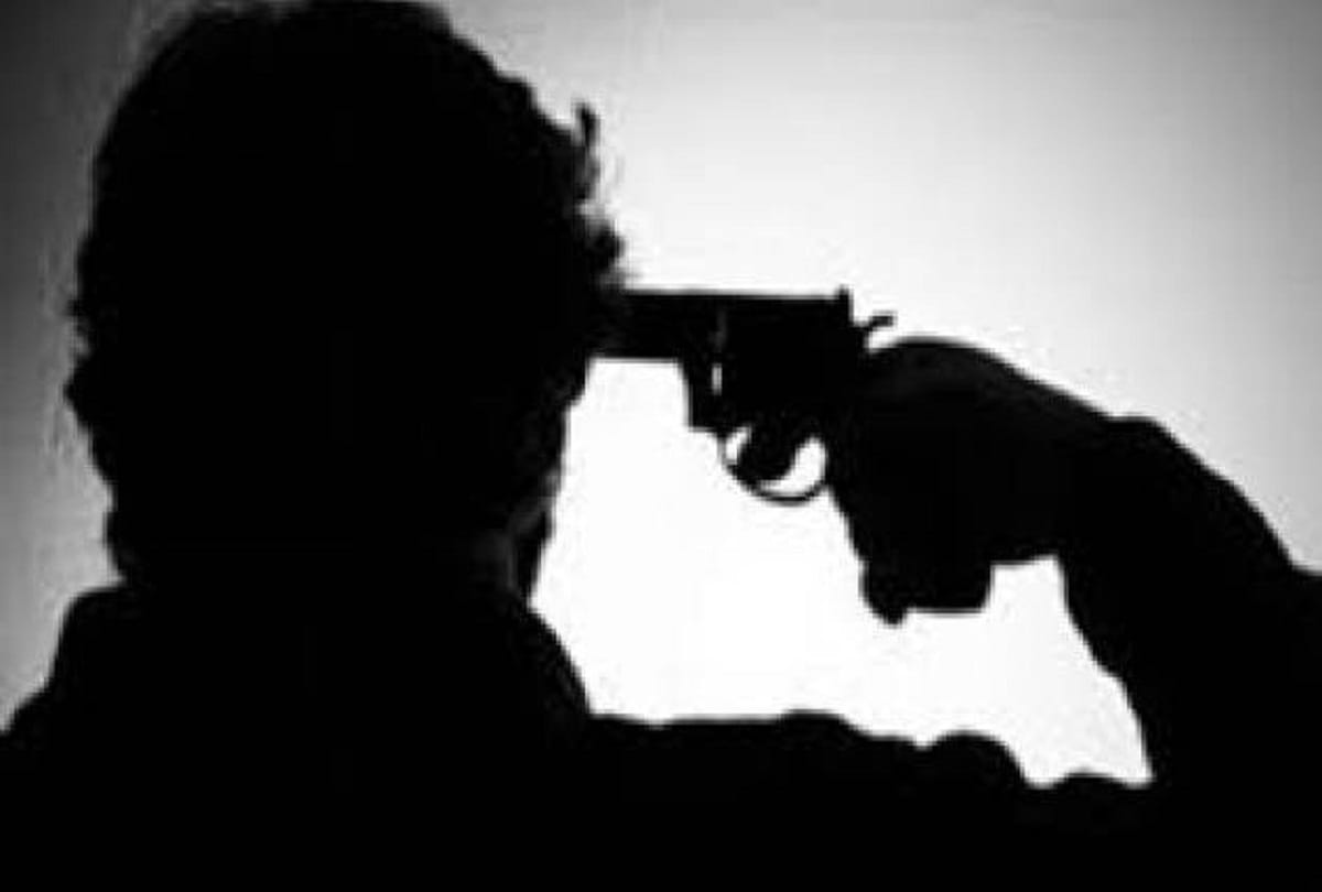 boy went to Girlfriend house for talk about marriage, killing himself after refused
