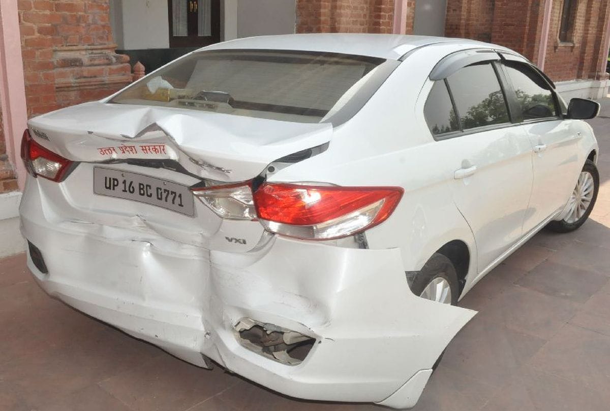 UP Agricultural production commissioner car crashed in agra