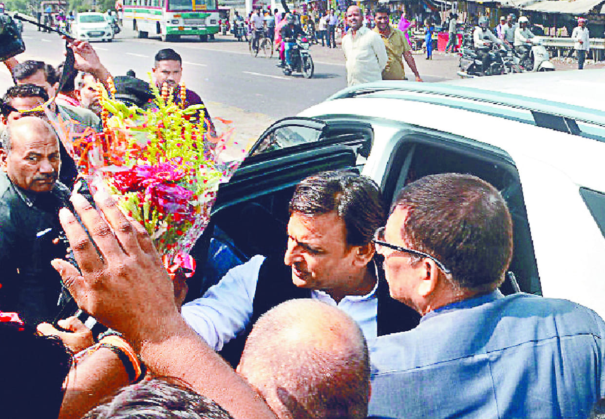 akhilesh yadav said samajwadi supporters to aware people about Government failures