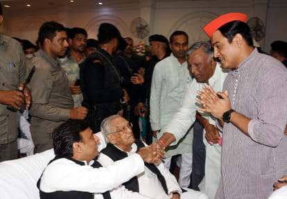 akhilesh yadav targets bjp on various issue in kanpur