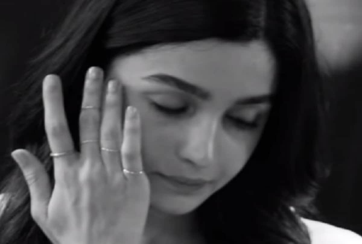 Alia Bhatt get emotional after read sister shaheen bhatt book I've Never Been happier