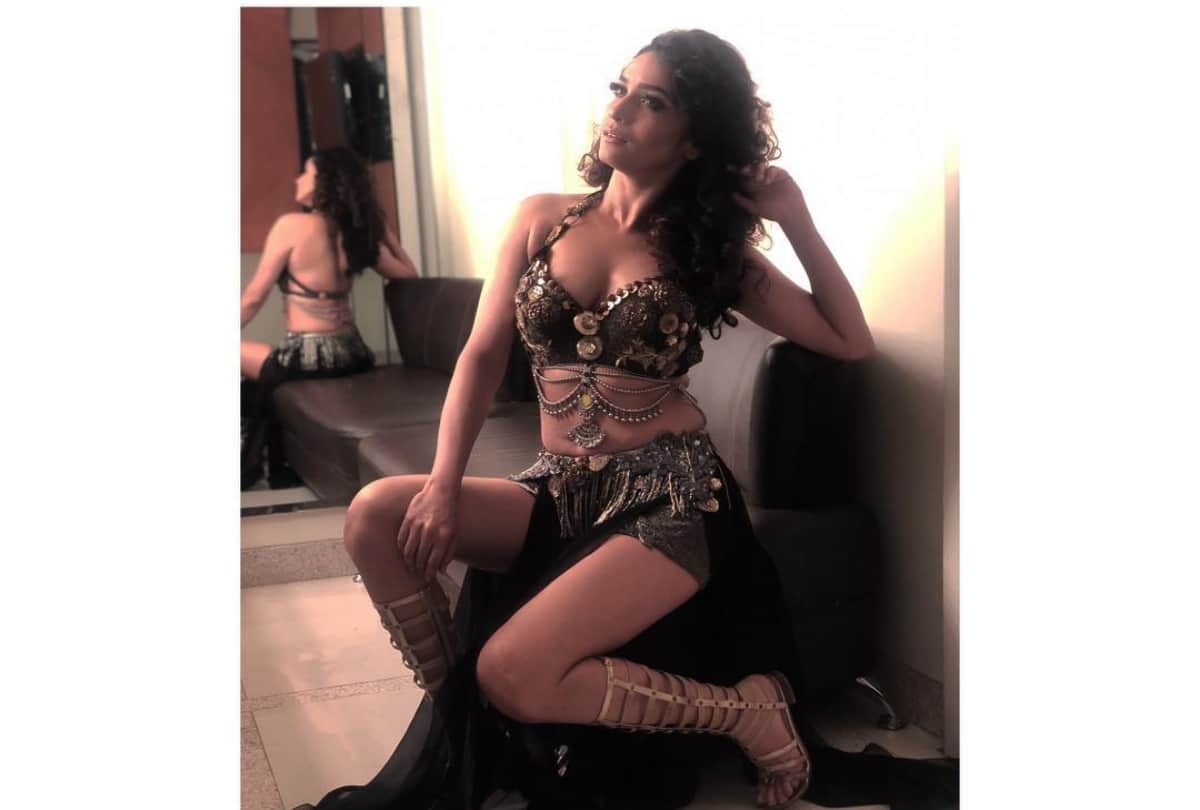 Ankita Lokhande hot avatar at Zee Rishtey Awards will blow your mind