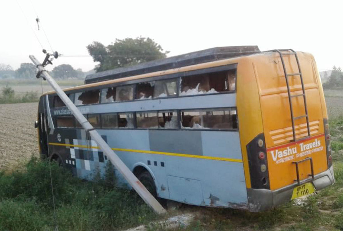 Double decker bus collided with electric pole in firozabad