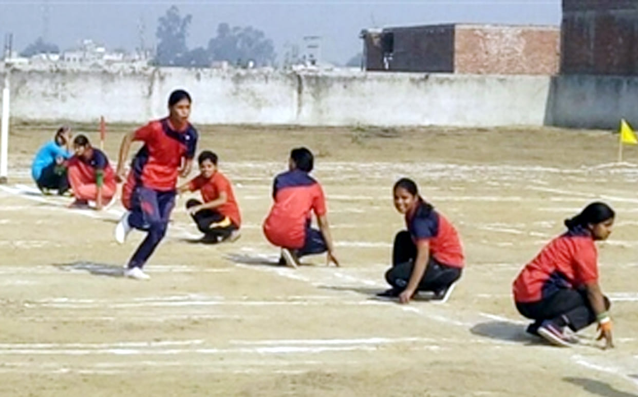 Deepak and Mansi best player in annual sports competition