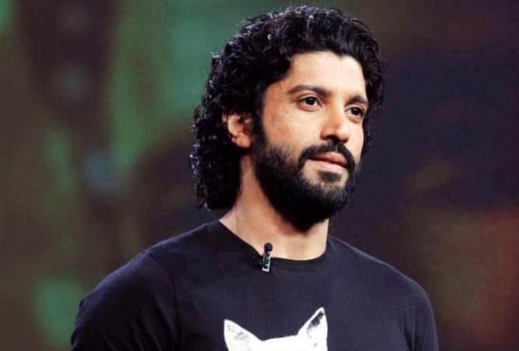 farhan akhtar accept their relationship with shibani dandekar on social media