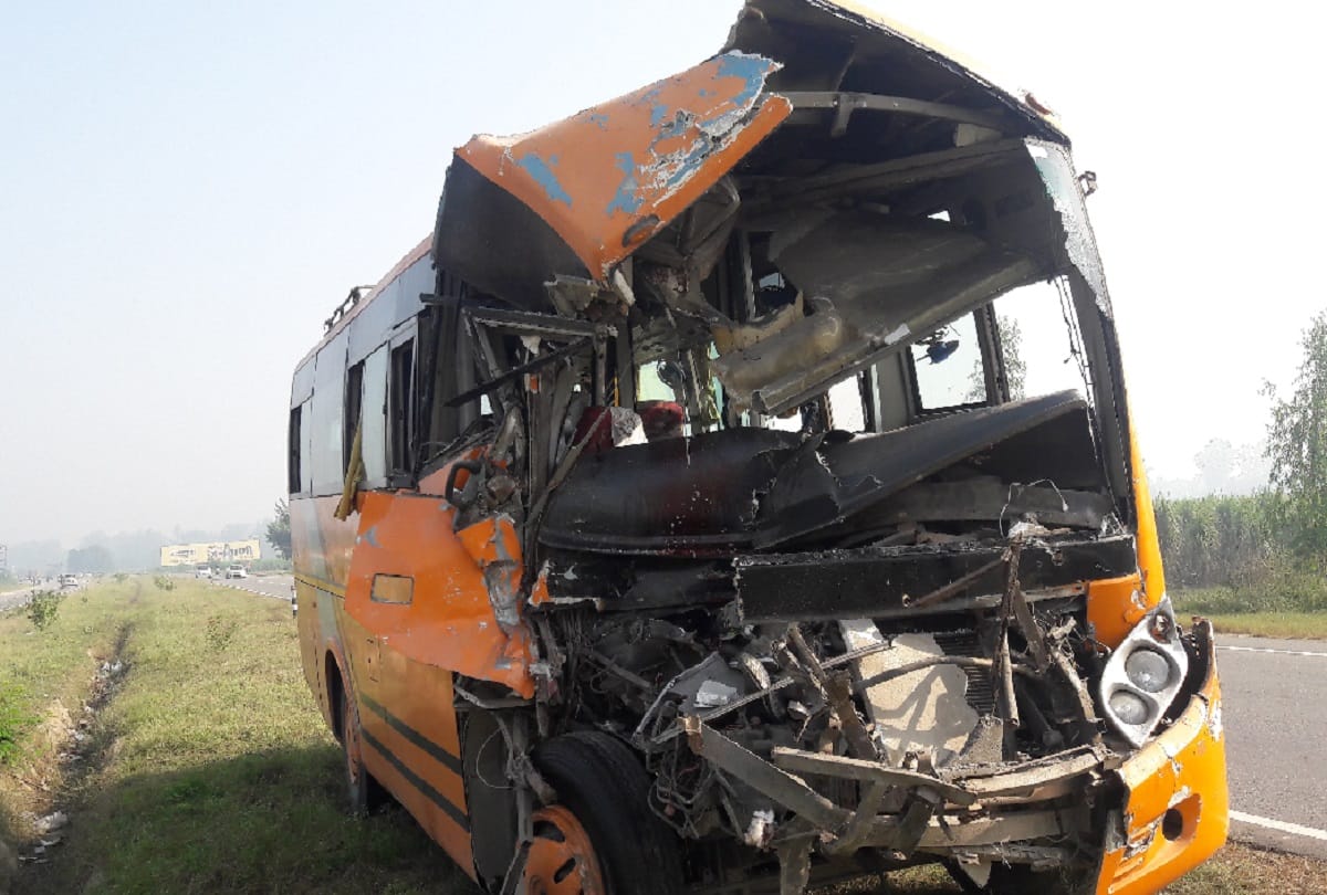 Bus accident in muzaffarnagar and one killed and eighteen injured