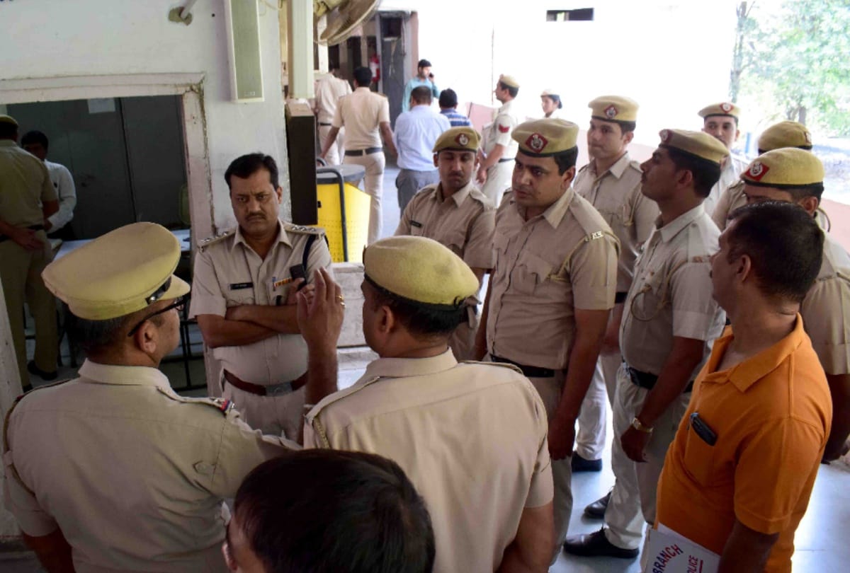 Police search gunner mahipal Guru in Gurugram shootout case