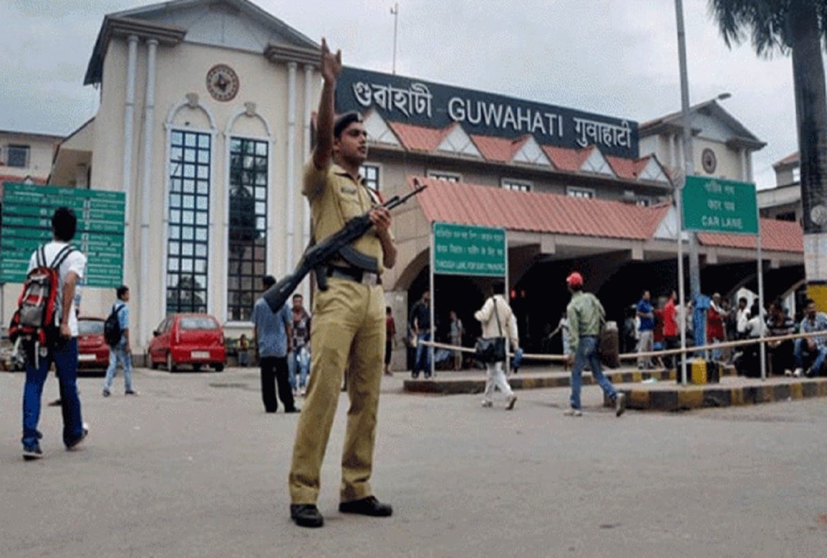 Bangladeshi Citizens living illegally caught on Guwahati station