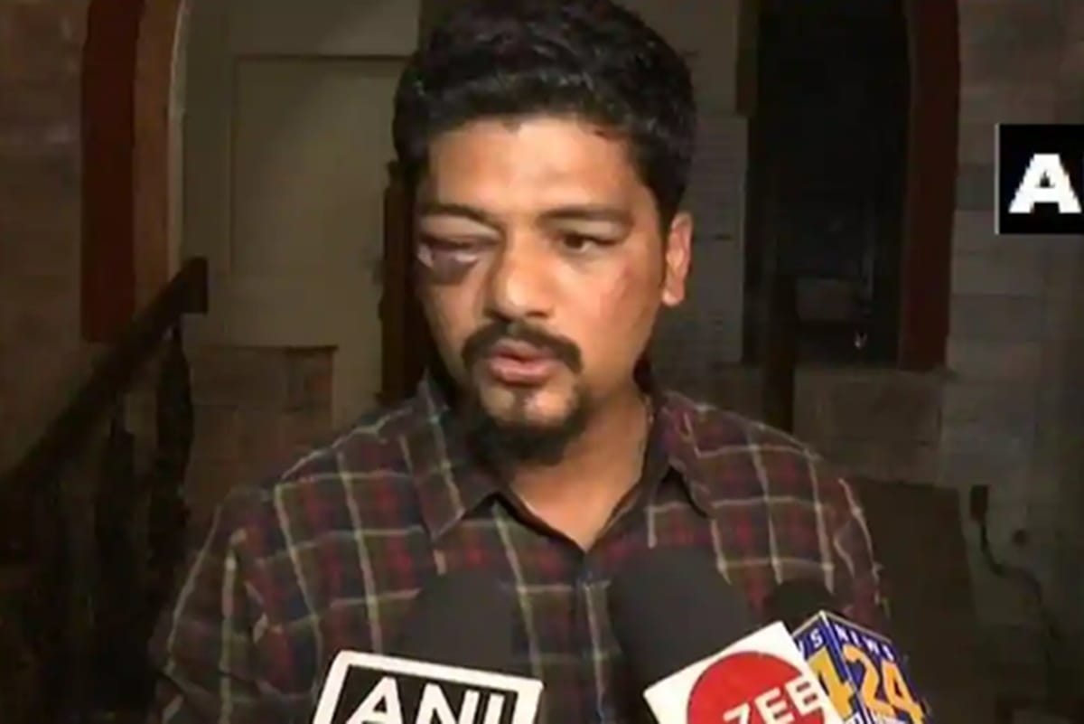 TV Journalist brutally attacked in mumbai and police arrested 4 people who assaulted him