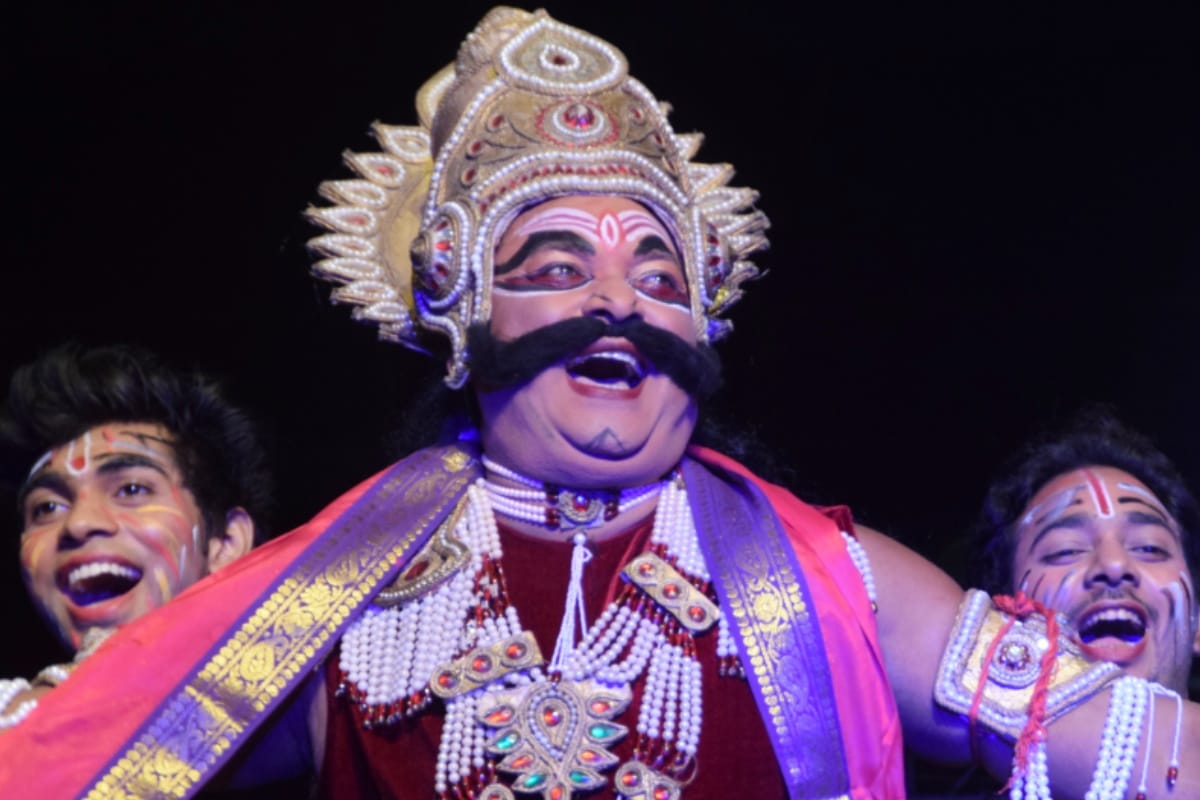 people gets emotional watching Ramleela on stage in meerut see pictures