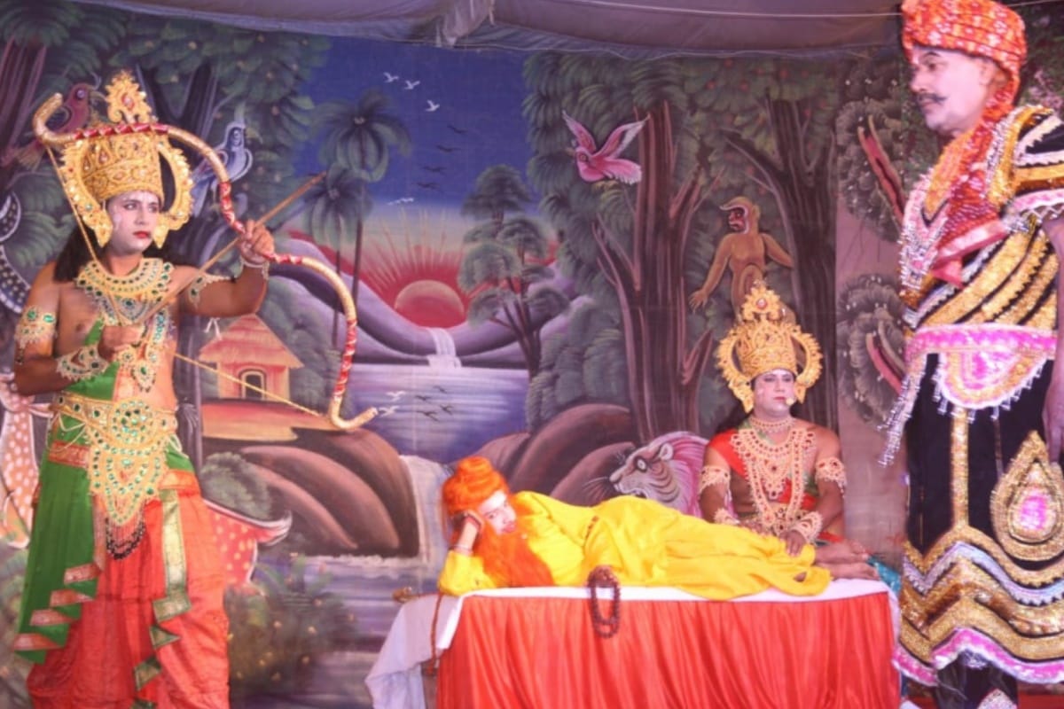 people gets emotional watching Ramleela on stage in meerut see pictures