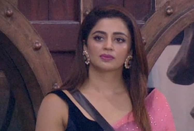 Bigg Boss 12 Neha Pendse out of the house mother got angry