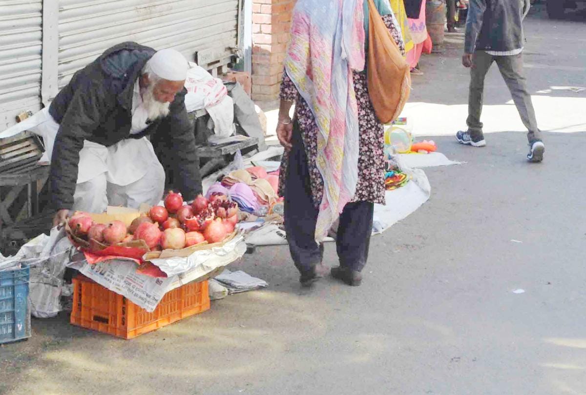 लोअर बाजार में फिर सजी संडे मार्केट, दस का सामान जब्त