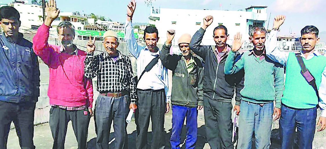 farmers protested against fake signatures