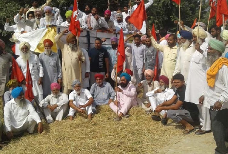 Farmers protest against stubble in Punjab