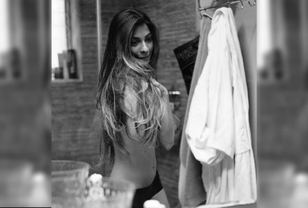 Tanishaa Mukerji trolled for posting topless picture on Instagram