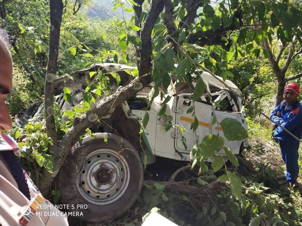 Girl Child Alive After Horrible road accident in uttarkashi photos